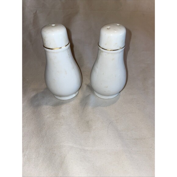 Vintage WOOLWORTH CHRISTMAS TREE Porcelain Salt & Pepper Shakers w/ Gold Trim - Picture 5 of 8